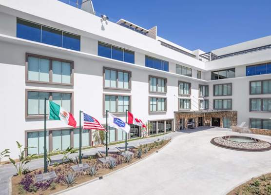 Hampton Inn & Suites by Hilton Los Cabos 1