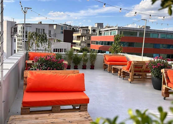 Graffiti Hotel Rooftop - Central Location 1