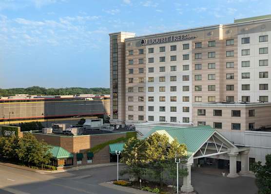 DoubleTree by Hilton Chicago O'Hare Airport-Rosemont 1