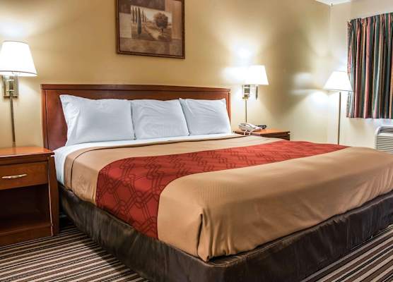 Econo Lodge Paw Paw 1