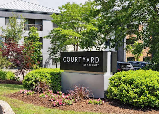 Courtyard Burlington Williston 1