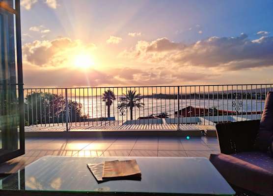 'Die Braaihuis'- sleeps 6, Large Veranda, Sea Views, Central and Fabulous! 1