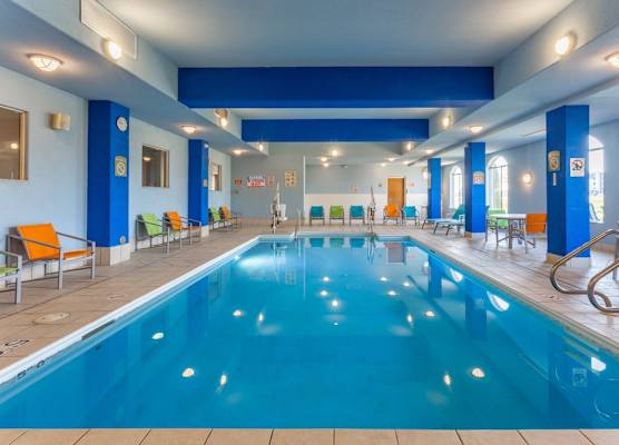 Holiday Inn Express & Suites ROCKFORD-LOVES PARK by IHG 1
