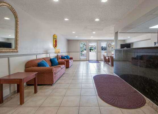 Super 8 by Wyndham College Station 1