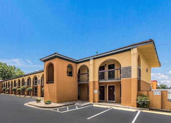Econo Lodge Gainesville Downtown Area 1