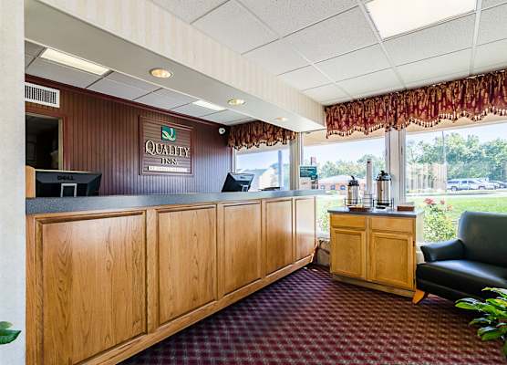 Super 8 by Wyndham Lawrence KU 1