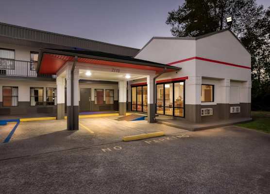 Super 8 by Wyndham Gadsden AL 1