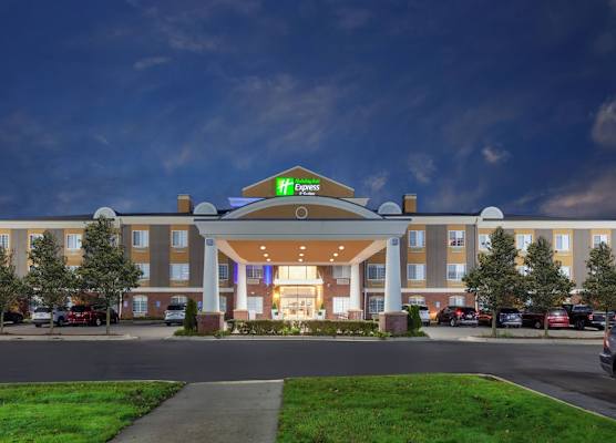 Holiday Inn Express & Suites WOODHAVEN by IHG 1