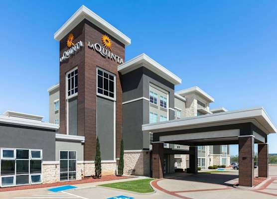 La Quinta Inn & Suites by Wyndham Ft Worth-Burleson 1