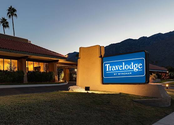 Travelodge by Wyndham Palm Springs 1