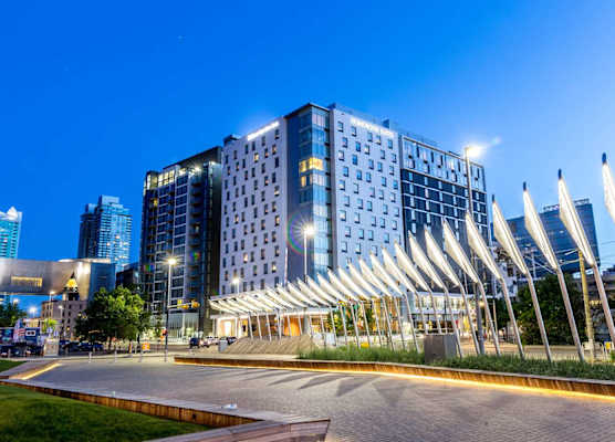 Hilton Garden Inn Calgary Downtown 1