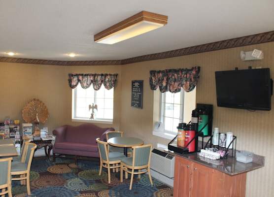 Howard Johnson by Wyndham Lenox 1