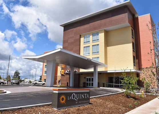 La Quinta Inn & Suites by Wyndham Flagstaff East I-40 1