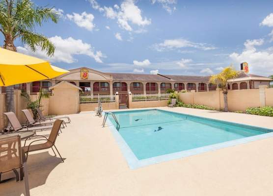 Super 8 by Wyndham Kingsville 1