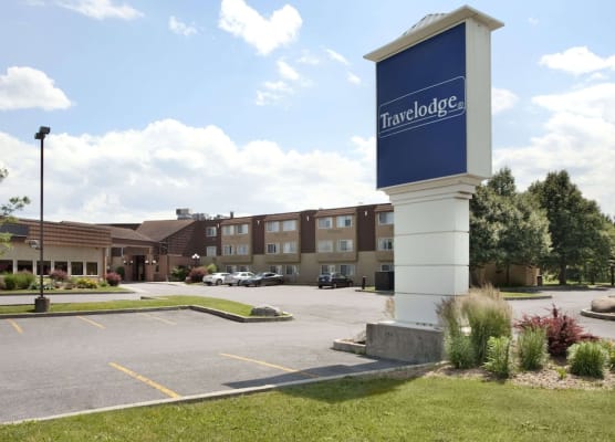 Travelodge by Wyndham Ottawa East 1