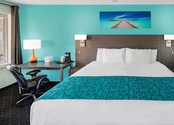 Howard Johnson by Wyndham Gananoque 1