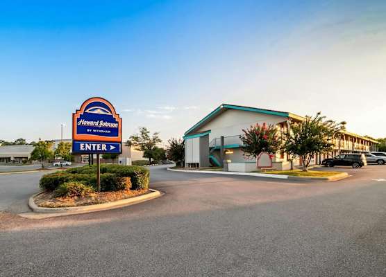 Howard Johnson by Wyndham Columbus Fort Moore 1