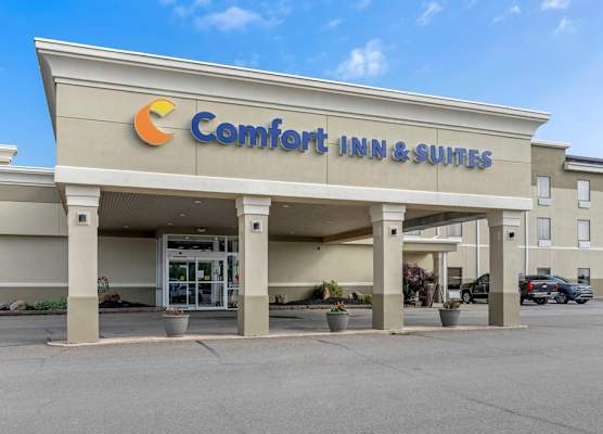 Comfort Inn & Suites Triadelphia - Wheeling 1