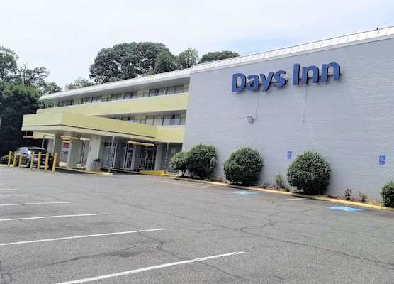 Days Inn by Wyndham Alexandria South 1