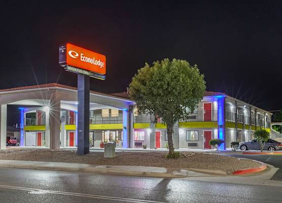 Econo Lodge West - Coors Blvd 1