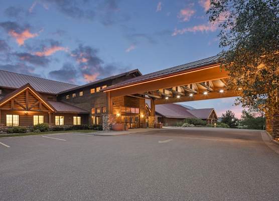 bantr Grand Hotel Wausau - Rothschild 1