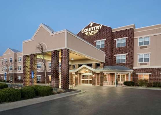 Country Inn & Suites by Radisson, Kansas City at Village West, KS 1