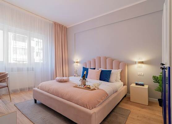 Designer 2-Bedroom Flat with Balcony & Full Amenities Steps from Piata Universitatii 1