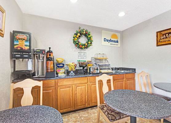 Days Inn by Wyndham Daytona Beach Downtown 1