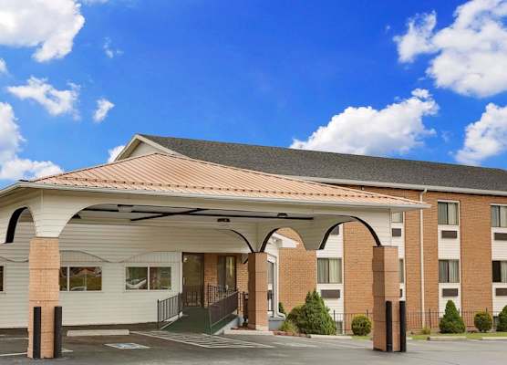 Super 8 by Wyndham Hillsville 1
