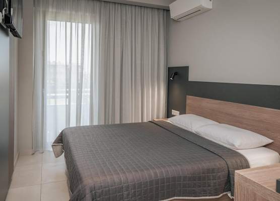 Elizabeth Queen Luxury Rooms 1