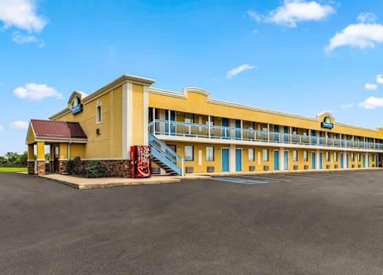 Days Inn by Wyndham Fort Wayne 1