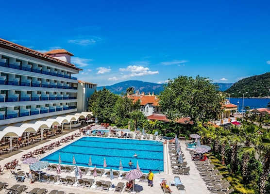 Lâ€TMETOILE BEACH HOTEL - All inclusive 1