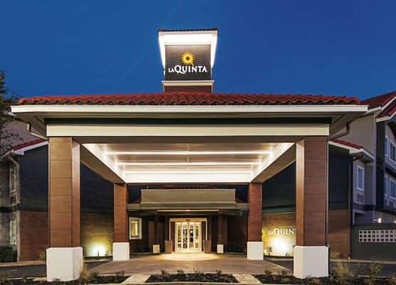 La Quinta Inn & Suites by Wyndham Austin Near The Domain 1