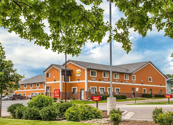 Econo Lodge Cedar Rapids South 1