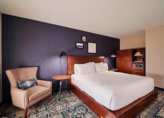 Four Points by Sheraton Cleveland-Eastlake 1