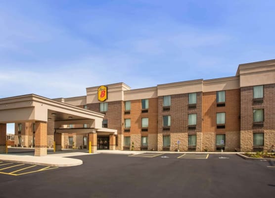 Super 8 by Wyndham St. Louis North 1