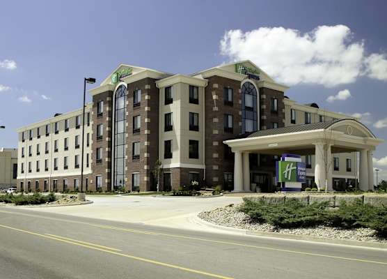 Holiday Inn Express & Suites MARION by IHG 1
