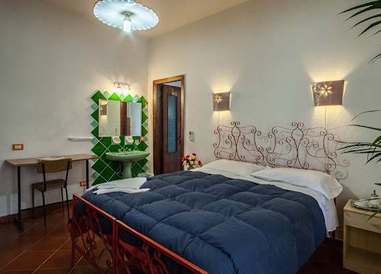 Hotel Villarosa con Vespa Rent 1