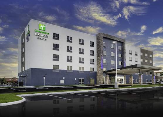 Holiday Inn Express & Suites FORT MYERS AIRPORT by IHG 1