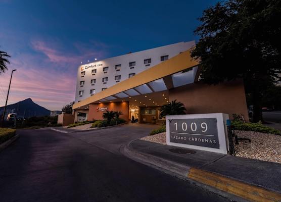 Comfort Inn Monterrey Valle 1