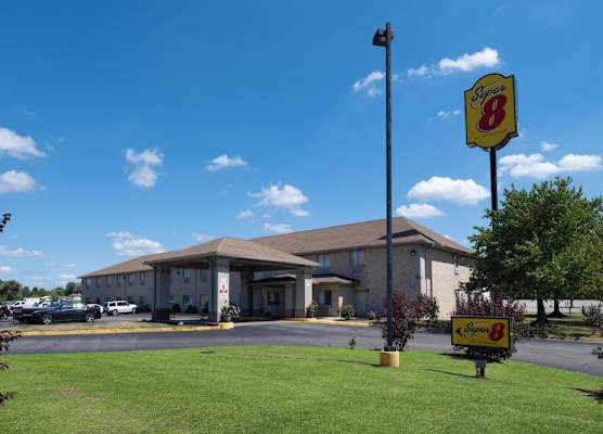 Super 8 by Wyndham Kokomo 1
