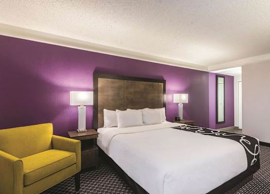 La Quinta by Wyndham Cincinnati Sharonville 1