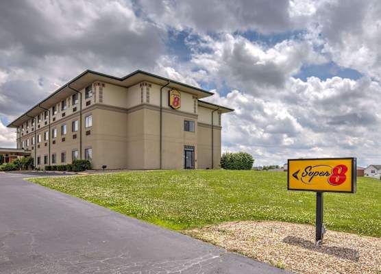 Super 8 by Wyndham Waterloo 1
