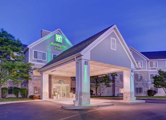 Holiday Inn & Suites MILWAUKEE AIRPORT by IHG 1