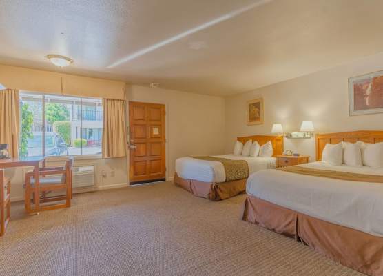Mariposa Lodge 1