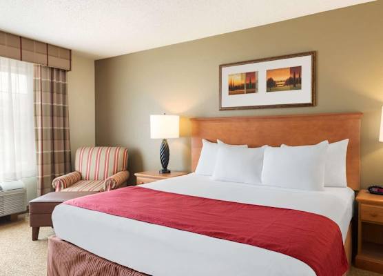 Country Inn & Suites by Radisson, Davenport - Quad Cities 1