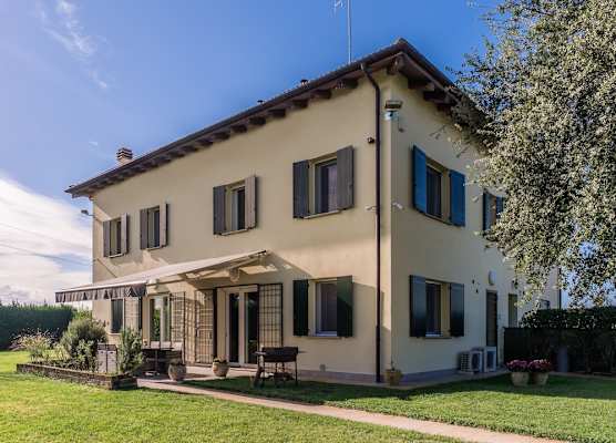 F Tale Country House 1