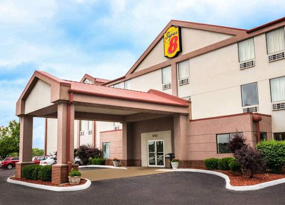 Super 8 by Wyndham Pevely 1