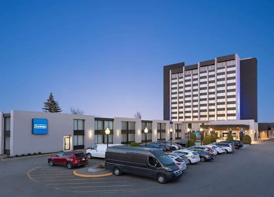 Travelodge by Wyndham Quebec City Hotel & Convention Centre 1