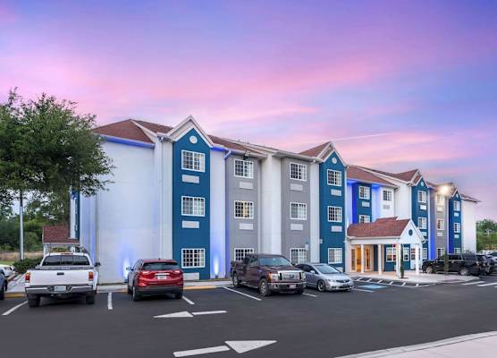 Microtel Inn & Suites by Wyndham Brooksville 1